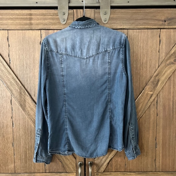 Bella Dahl Denim Chambray Button Down Long Sleeve Shirt Size Medium - Picture 2 of 5